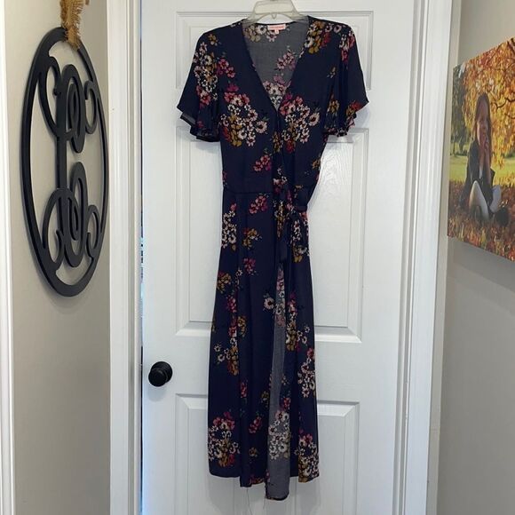 ✨Re:named Gray Floral Maxi Wrap Dress with Flutter Sleeves - Picture 1 of 6